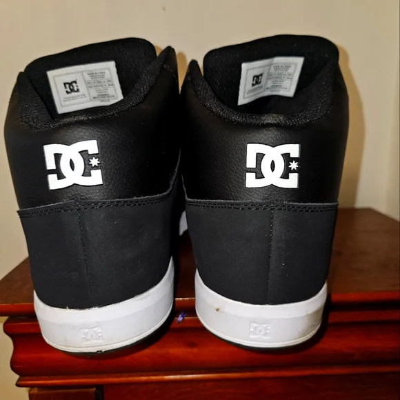SIZE 13 DC SHOES - Picture 5 of 5